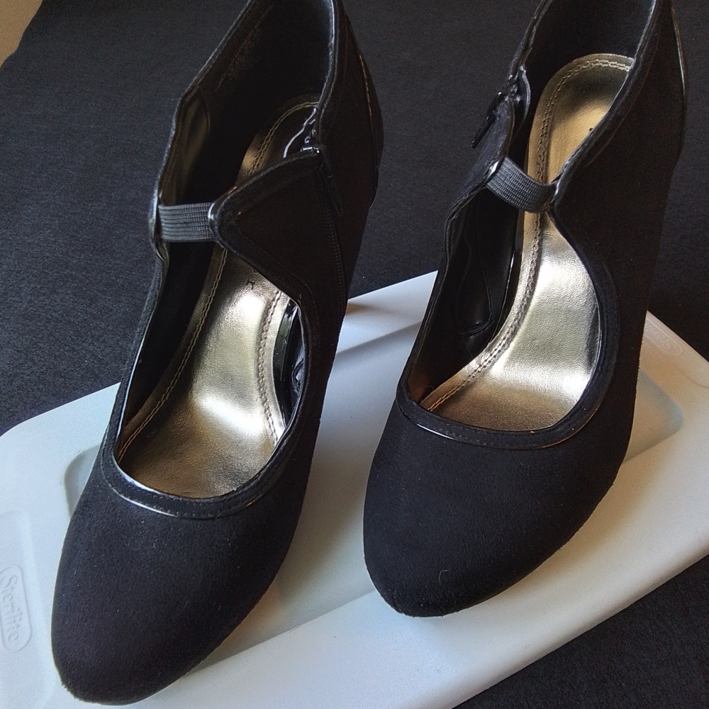 Metaphor Black Heels with Shimmering Gold Lining